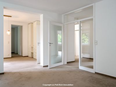 GRÜNRUHE: Geräumige 4-Zi.-Wohnung mit Balkon und Tiefgaragenstellplatz in Durlach-Bergwald zur Miete