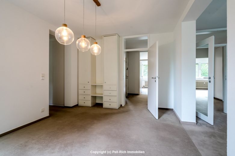 GRÜNRUHE: Geräumige 4-Zi.-Wohnung mit Balkon und Tiefgaragenstellplatz in Durlach-Bergwald zur Miete