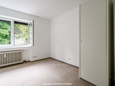 GRÜNRUHE: Geräumige 4-Zi.-Wohnung mit Balkon und Tiefgaragenstellplatz in Durlach-Bergwald zur Miete