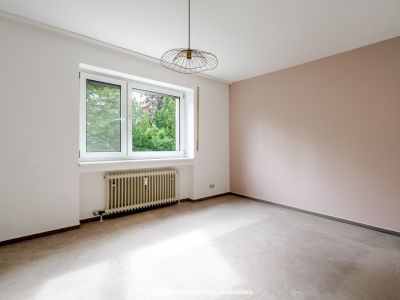 GRÜNRUHE: Geräumige 4-Zi.-Wohnung mit Balkon und Tiefgaragenstellplatz in Durlach-Bergwald zur Miete
