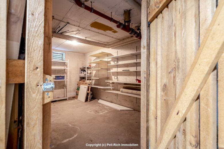 GRÜNRUHE: Geräumige 4-Zi.-Wohnung mit Balkon und Tiefgaragenstellplatz in Durlach-Bergwald zur Miete