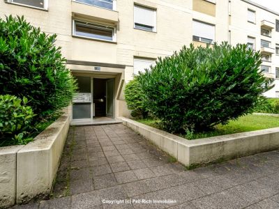 GRÜNRUHE: Geräumige 4-Zi.-Wohnung mit Balkon und Tiefgaragenstellplatz in Durlach-Bergwald zur Miete