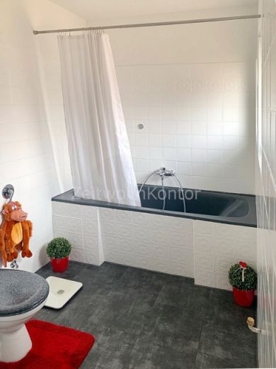 Urbanes Wohnen Nähe Düsseldorf – stilvolles, voll möbliertes Haus mit Garten, Terrasse und Garage,