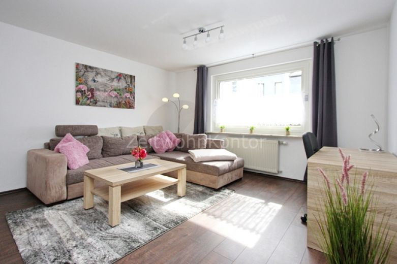 ZeitwohnKontor: Hochwertig modern möblierte 3 Raum-Wohnung mit aktivem WLAN und Balkon