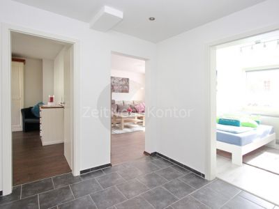 ZeitwohnKontor: Hochwertig modern möblierte 3 Raum-Wohnung mit aktivem WLAN und Balkon