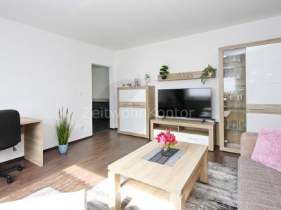 ZeitwohnKontor: Hochwertig modern möblierte 3 Raum-Wohnung mit aktivem WLAN und Balkon