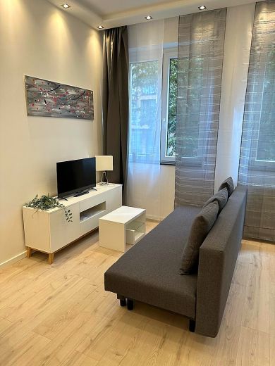 Fürstenwall: komplett saniertes 2-Zimmer-Apartment