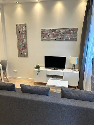 Fürstenwall: komplett saniertes 2-Zimmer-Apartment
