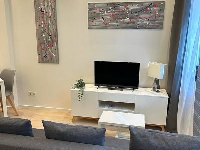 Fürstenwall: komplett saniertes 2-Zimmer-Apartment
