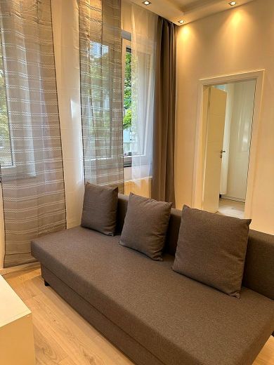 Fürstenwall: komplett saniertes 2-Zimmer-Apartment