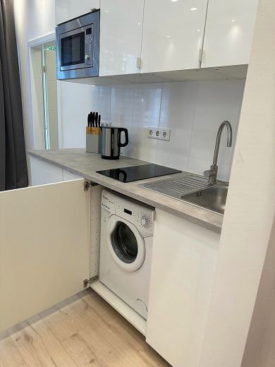 Fürstenwall: komplett saniertes 2-Zimmer-Apartment