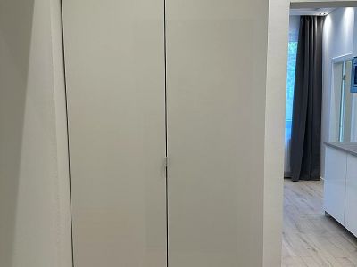 Fürstenwall: komplett saniertes 2-Zimmer-Apartment