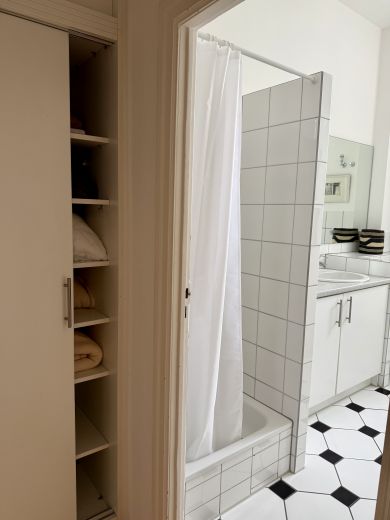 Kleine Wohnung mit Küche und Bad