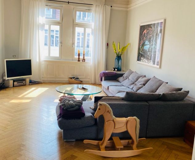 Schöne helle 5 Zimmer Altbauwohnung in Hamburg-Eppendorf