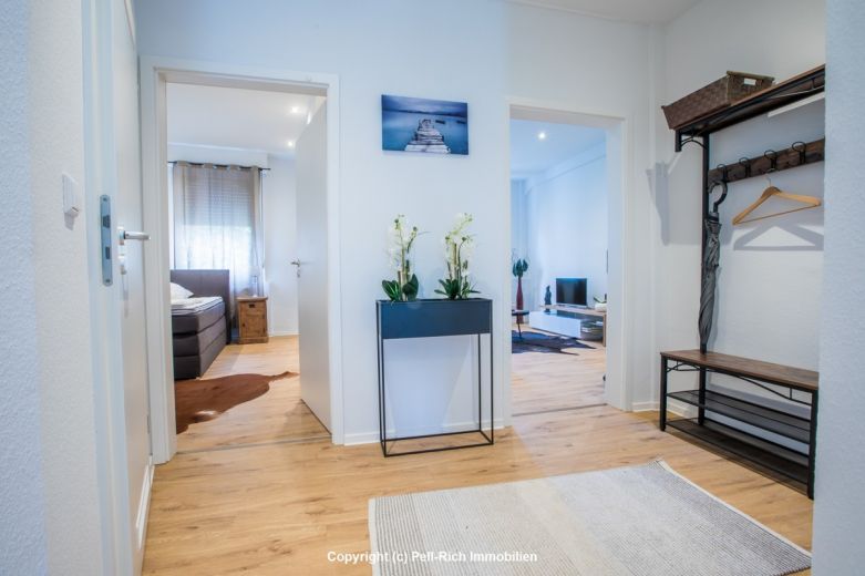 GEFRAGT: Renovierte & vollmöblierte 2-Zimmer Altbauwohnung mit Balkon