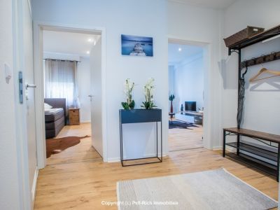 GEFRAGT: Renovierte & vollmöblierte 2-Zimmer Altbauwohnung mit Balkon