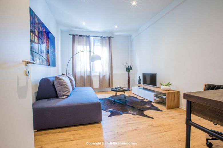 GEFRAGT: Renovierte & vollmöblierte 2-Zimmer Altbauwohnung mit Balkon