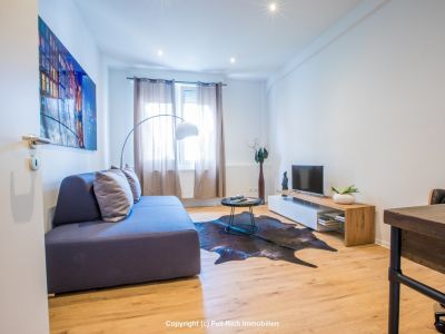 GEFRAGT: Renovierte & vollmöblierte 2-Zimmer Altbauwohnung mit Balkon