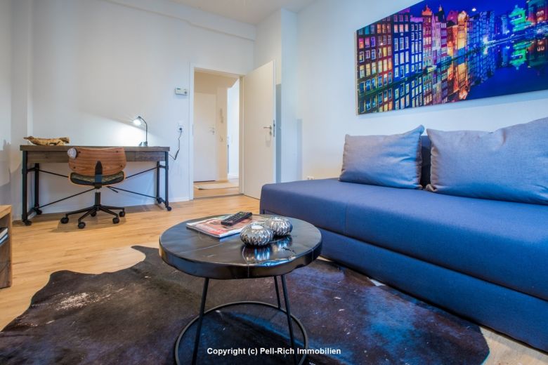 GEFRAGT: Renovierte & vollmöblierte 2-Zimmer Altbauwohnung mit Balkon