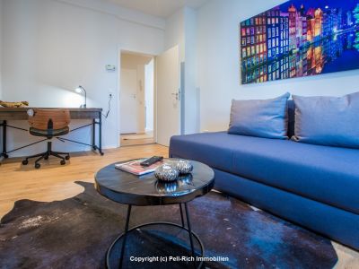 GEFRAGT: Renovierte & vollmöblierte 2-Zimmer Altbauwohnung mit Balkon