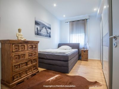GEFRAGT: Renovierte & vollmöblierte 2-Zimmer Altbauwohnung mit Balkon