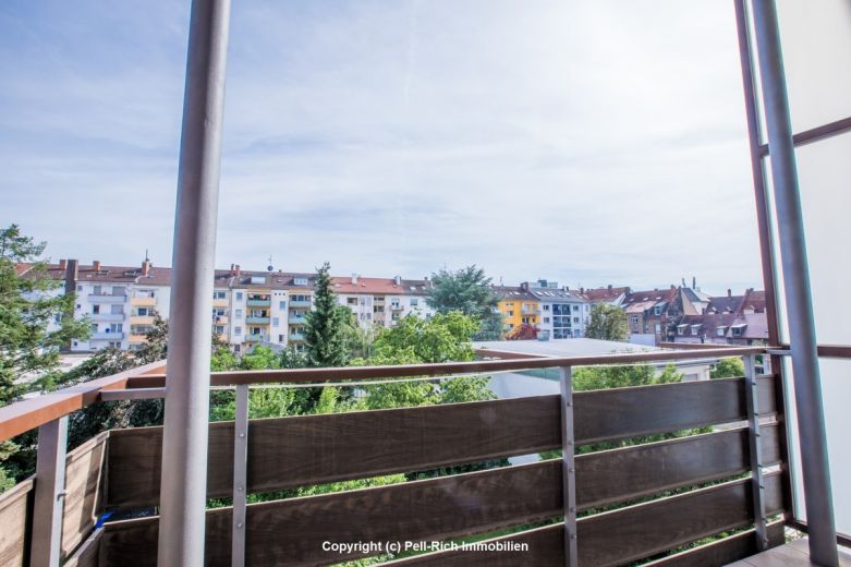 GEFRAGT: Renovierte & vollmöblierte 2-Zimmer Altbauwohnung mit Balkon