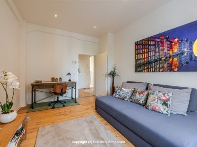 GEFRAGT: Renovierte & vollmöblierte 2-Zimmer Altbauwohnung mit Balkon