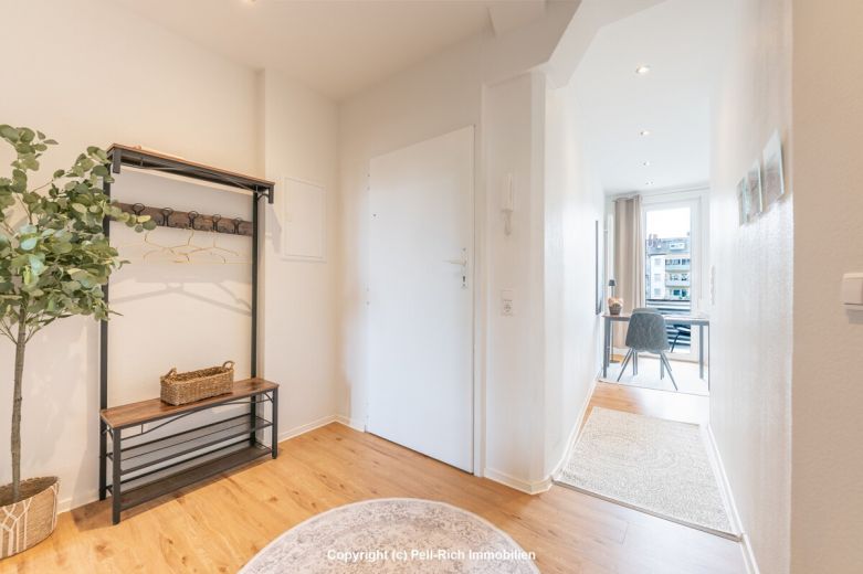 GEFRAGT: Renovierte & vollmöblierte 2-Zimmer Altbauwohnung mit Balkon