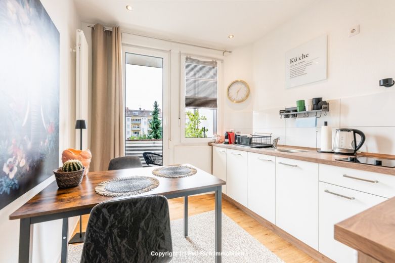 GEFRAGT: Renovierte & vollmöblierte 2-Zimmer Altbauwohnung mit Balkon