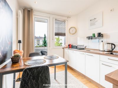 GEFRAGT: Renovierte & vollmöblierte 2-Zimmer Altbauwohnung mit Balkon
