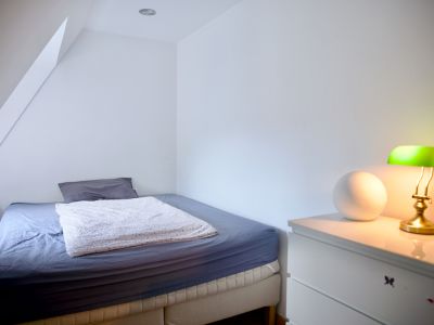 Helle & gemütliche 2-Zimmer-Dachgeschosswohnung in Altbauvilla (Striesen/Blasewitz) – möbliert