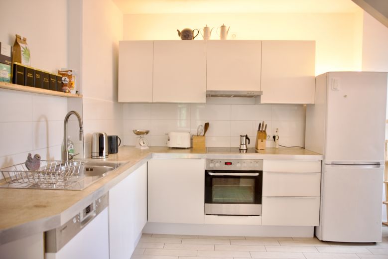 Helle & gemütliche 2-Zimmer-Dachgeschosswohnung in Altbauvilla (Striesen/Blasewitz) – möbliert
