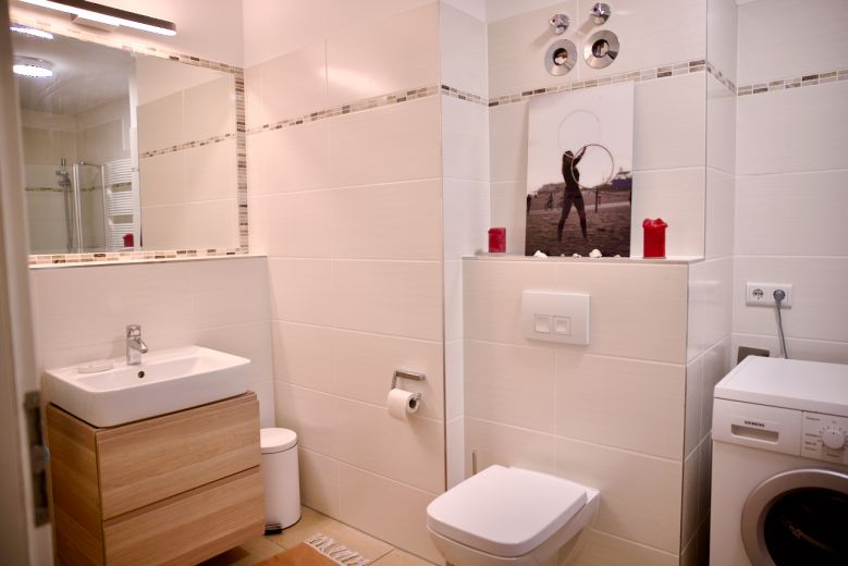 Helle & gemütliche 2-Zimmer-Dachgeschosswohnung in Altbauvilla (Striesen/Blasewitz) – möbliert