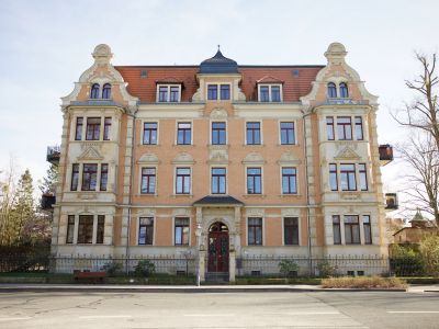 Helle & gemütliche 2-Zimmer-Dachgeschosswohnung in Altbauvilla (Striesen/Blasewitz) – möbliert