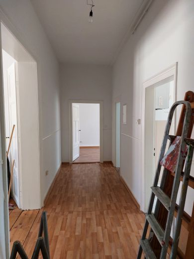 ruhiges möbliertes Zimmer auf Zeit in Stilaltbau