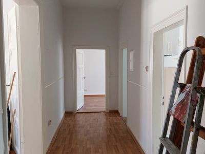 ruhiges möbliertes Zimmer auf Zeit in Stilaltbau