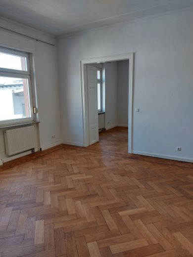 ruhige 2 Zimmer auf Zeit in Stil-Altbau