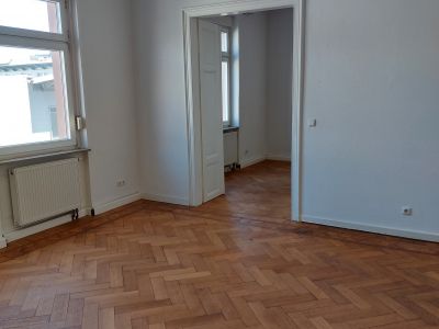 ruhige 2 Zimmer auf Zeit in Stil-Altbau
