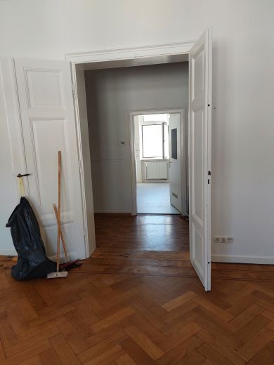 ruhige 2 Zimmer auf Zeit in Stil-Altbau