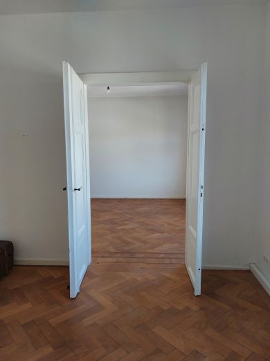 ruhige 2 Zimmer auf Zeit in Stil-Altbau