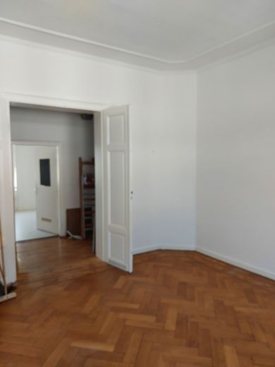 ruhige 2 Zimmer auf Zeit in Stil-Altbau