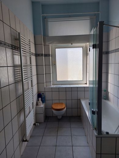 ruhige 2 Zimmer auf Zeit in Stil-Altbau