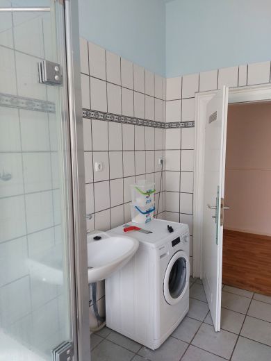 ruhige 2 Zimmer auf Zeit in Stil-Altbau