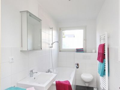 ZeitwohnKontor: Schicke Wohnung N&auml;he (2 min) S-Bahn, Internet