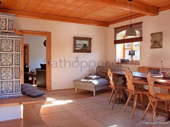 Hochwertige 4-Zimmer-Wohnung im denkmalgeschützem Haus in Grassau bei Chiemsee