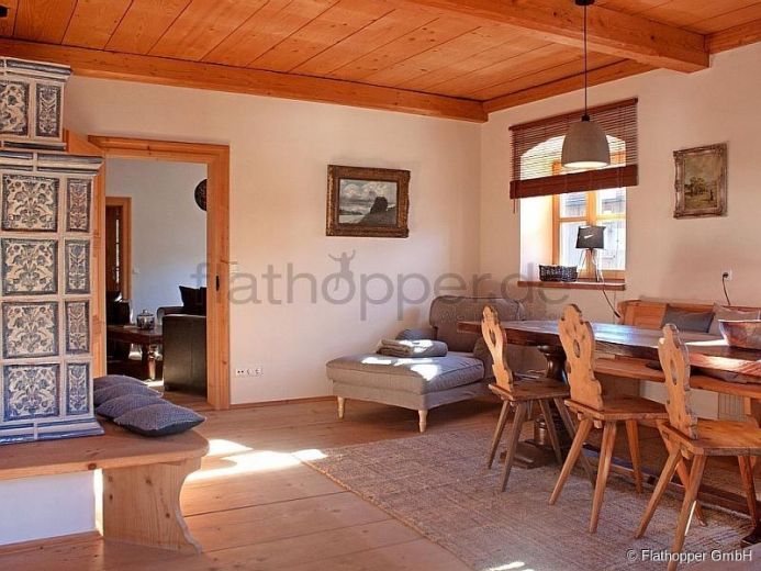Hochwertige 4-Zimmer-Wohnung im denkmalgesch&uuml;tzem Haus in Grassau bei Chiemsee