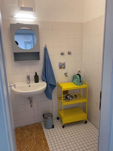 1 Zimmer in möblierter 3-Zimmer-Wohnung  mit großem Südbalkon in München Neuperlach