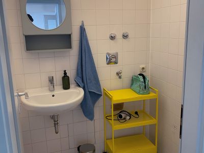 1 Zimmer in möblierter 3-Zimmer-Wohnung  mit großem Südbalkon in München Neuperlach