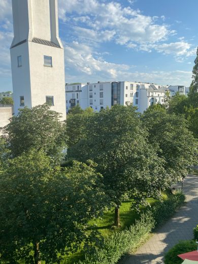 1 Zimmer in möblierter 3-Zimmer-Wohnung  mit großem Südbalkon in München Neuperlach