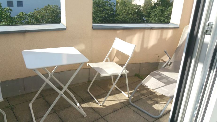 1 Zimmer in möblierter 3-Zimmer-Wohnung  mit großem Südbalkon in München Neuperlach